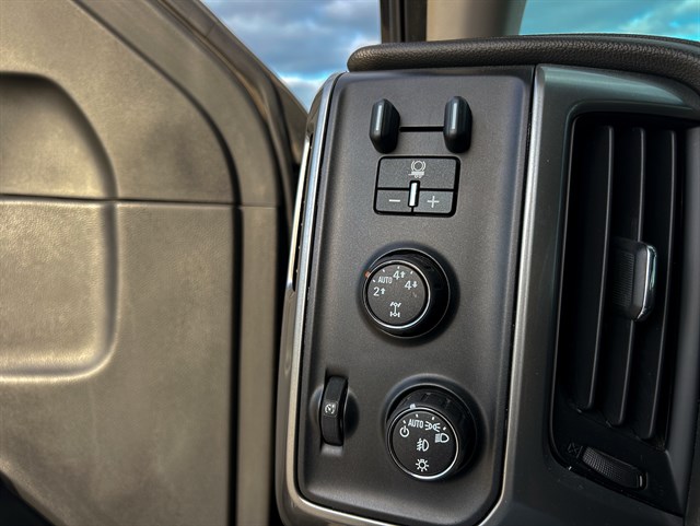 Chevrolet Silverado photo 7