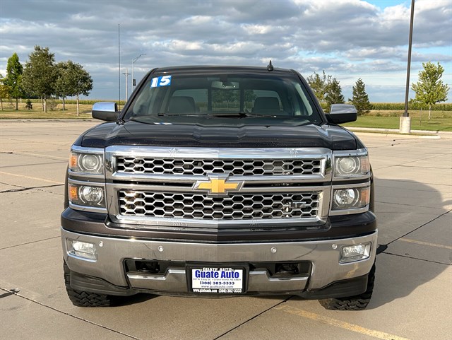 Chevrolet Silverado photo 2
