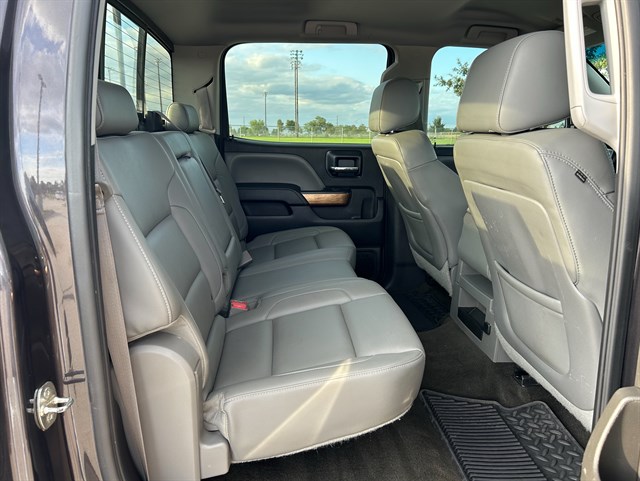 Chevrolet Silverado photo 17