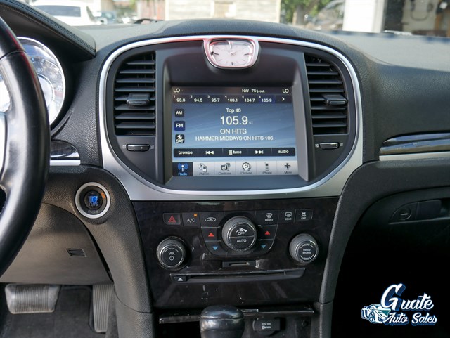 Chrysler 300 photo 8