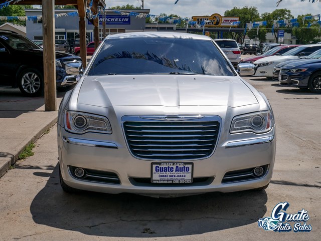 Chrysler 300 photo 2