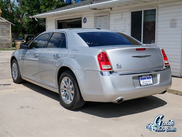 Chrysler 300 photo 11