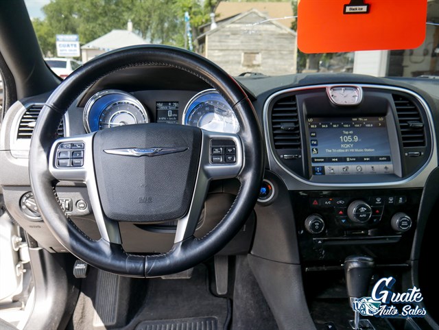 Chrysler 300 photo 9