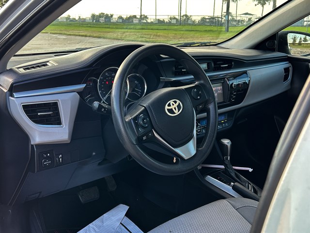 Toyota Corolla photo 2