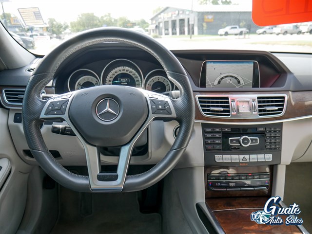 Mercedes-Benz E-Class photo 10