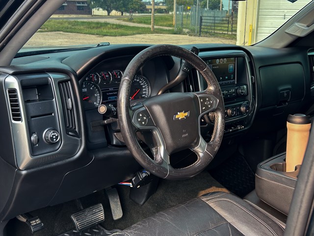 Chevrolet Silverado photo 9