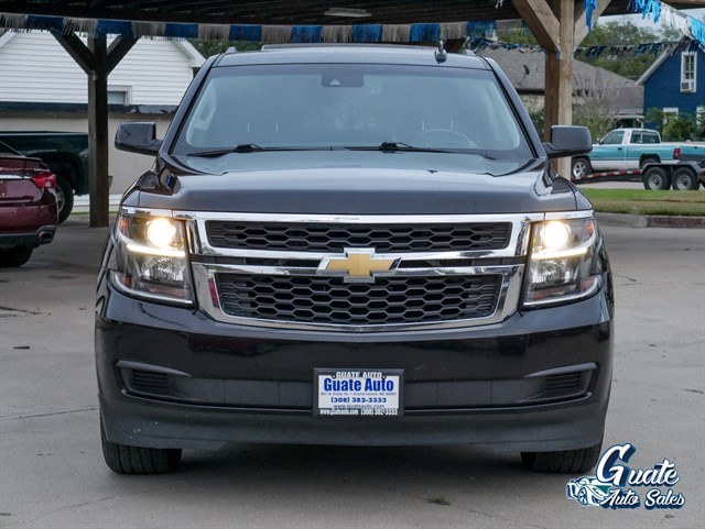 Chevrolet Suburban photo 2