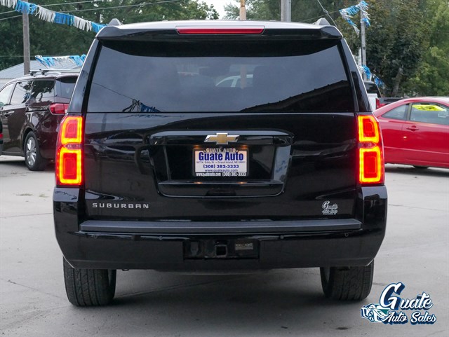 Chevrolet Suburban photo 13