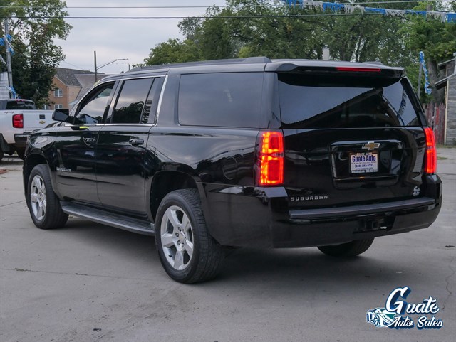 Chevrolet Suburban photo 12