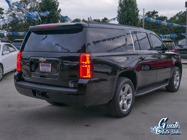 Chevrolet Suburban photo 15