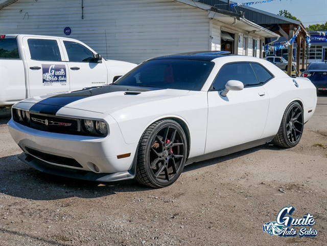 Dodge Challenger photo 3