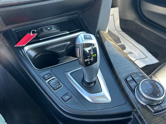 BMW 3 Series photo 9