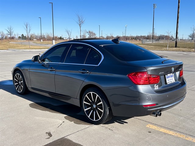 BMW 3 Series photo 12