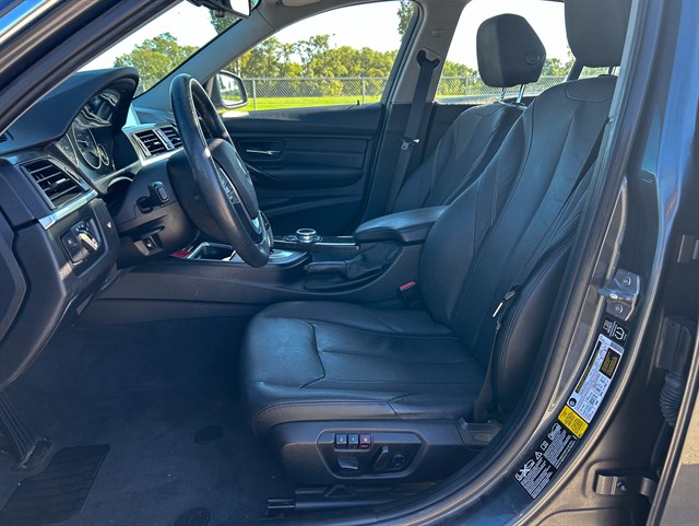 BMW 3 Series photo 16