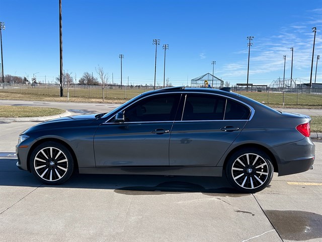 BMW 3 Series photo 11