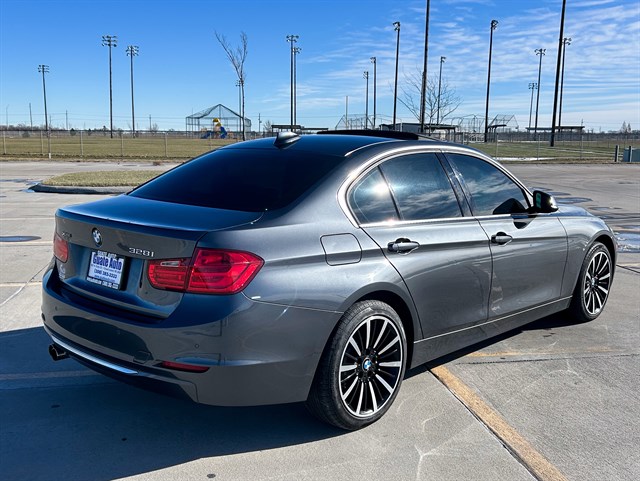 BMW 3 Series photo 14