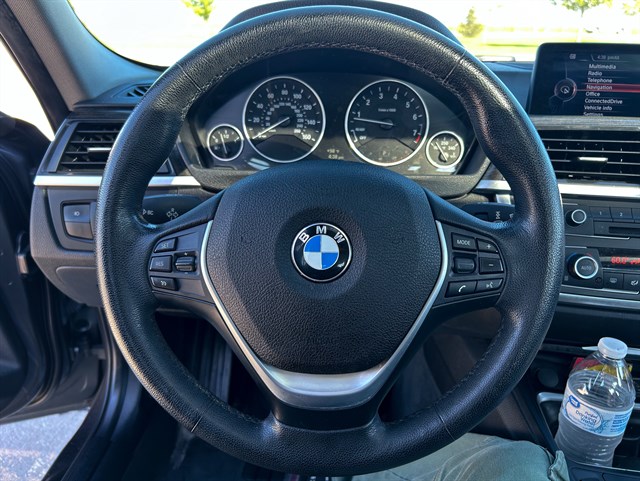 BMW 3 Series photo 5