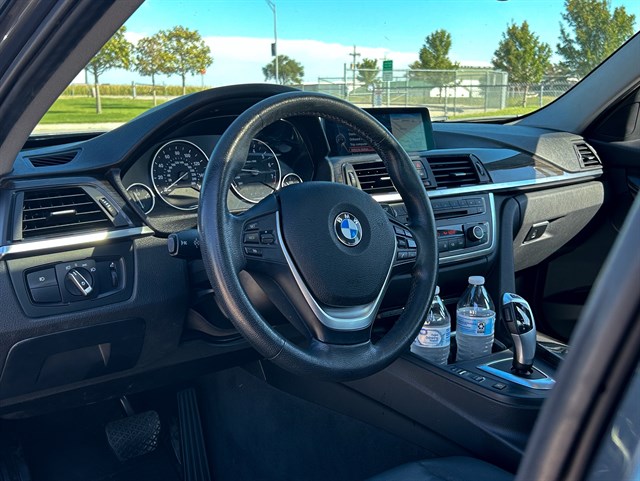 BMW 3 Series photo 4