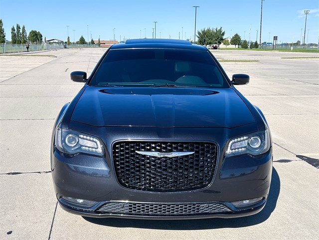 Chrysler 300 photo 2