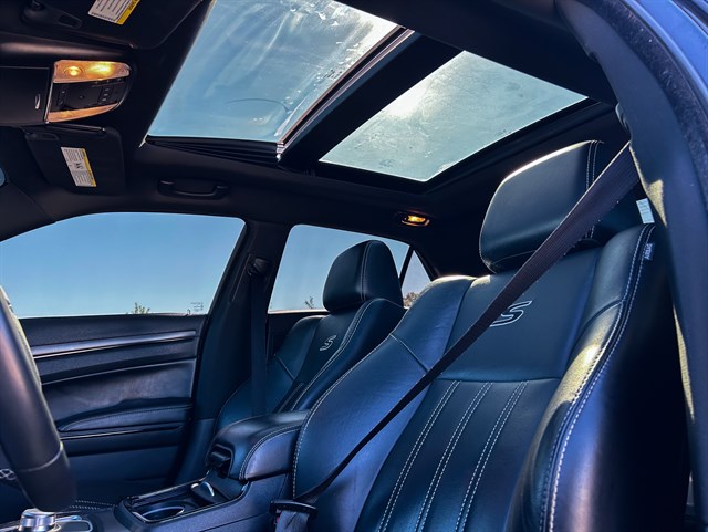 Chrysler 300 photo 9