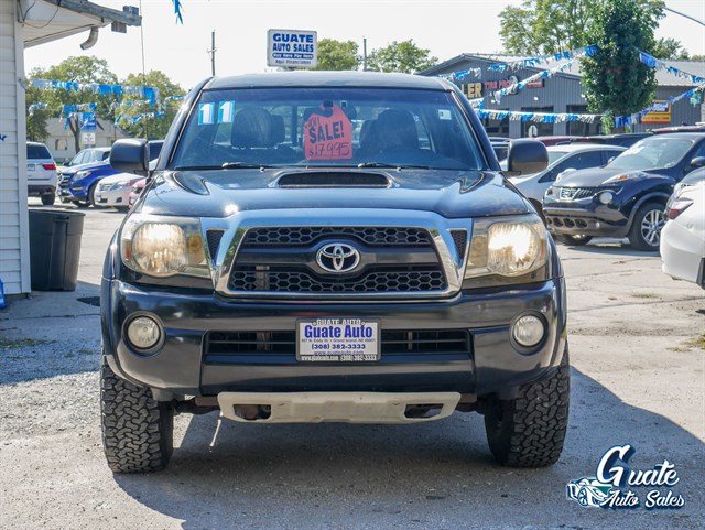 Toyota Tacoma photo 2