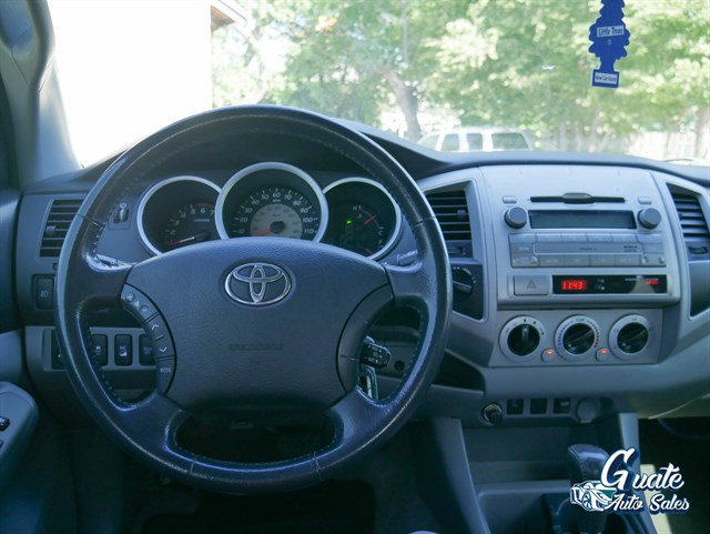 Toyota Tacoma photo 9