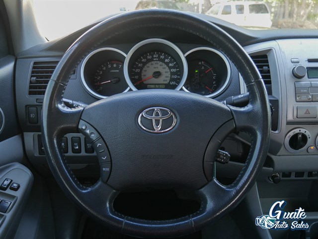 Toyota Tacoma photo 7