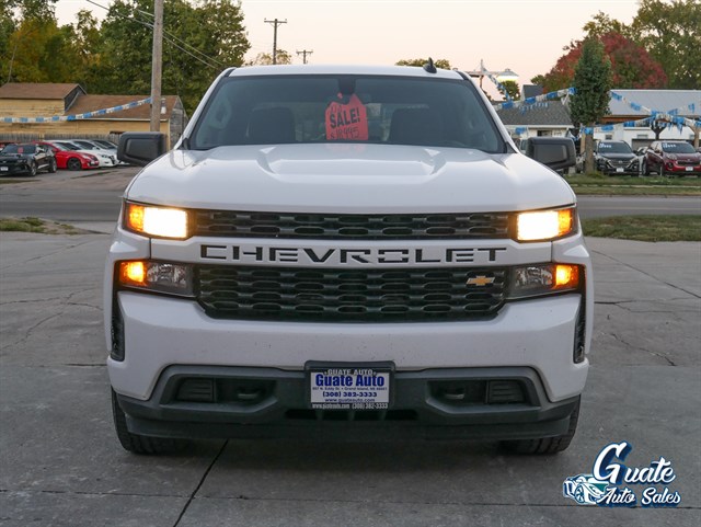 Chevrolet Silverado photo 2