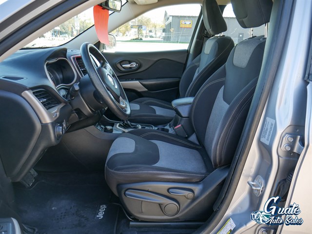 Jeep Cherokee photo 5