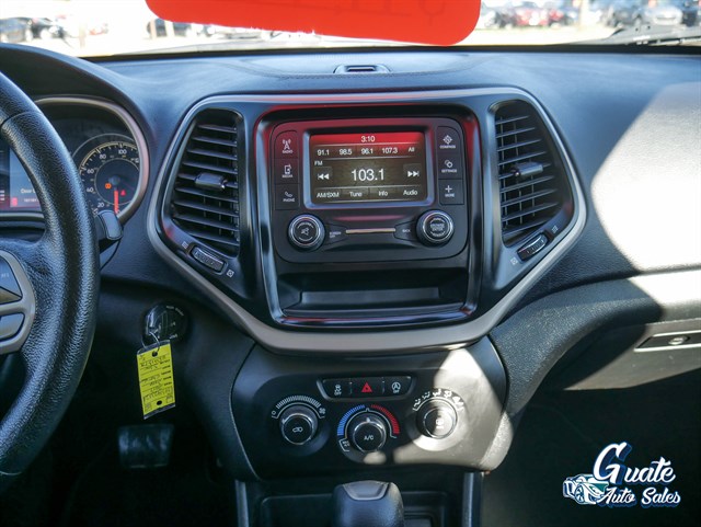 Jeep Cherokee photo 8