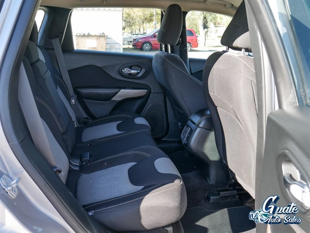 Jeep Cherokee photo 16