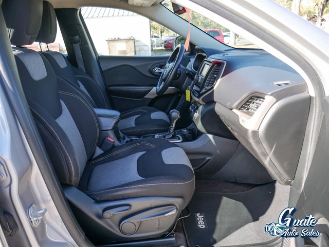 Jeep Cherokee photo 17