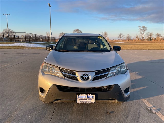 Toyota RAV4 photo 2