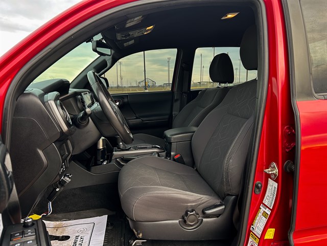 Toyota Tacoma photo 16
