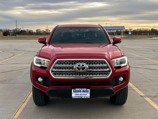 Toyota Tacoma photo 2