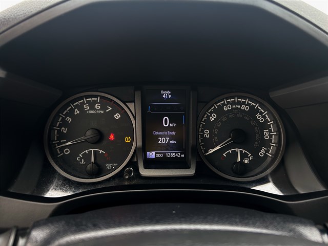 Toyota Tacoma photo 7