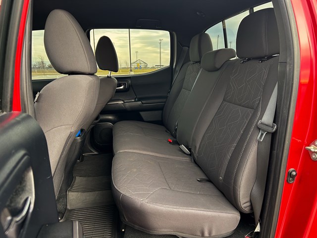 Toyota Tacoma photo 17