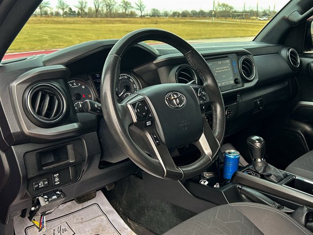 Toyota Tacoma photo 4