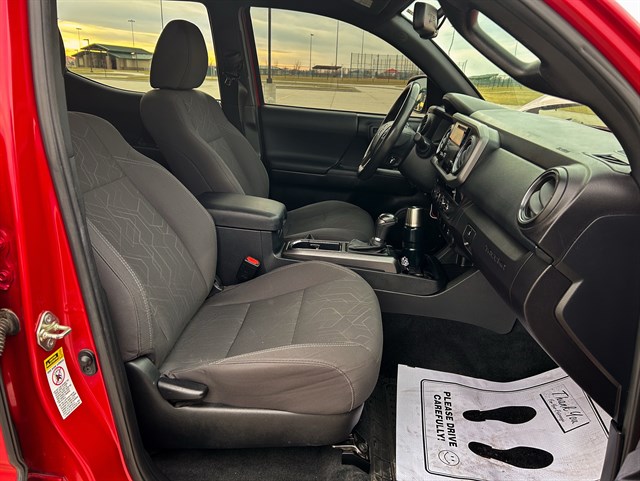 Toyota Tacoma photo 19