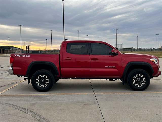 Toyota Tacoma photo 15