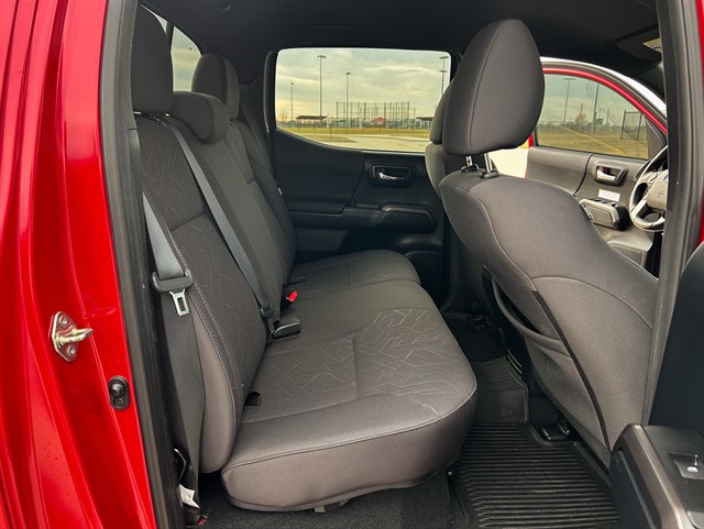 Toyota Tacoma photo 18