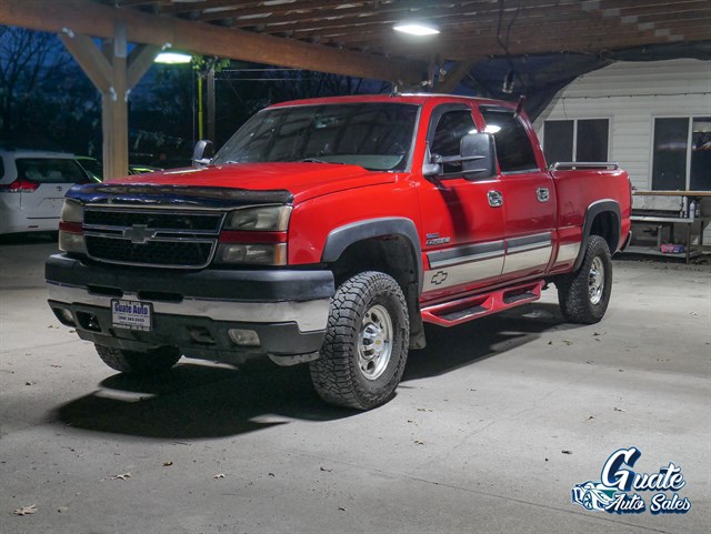 Chevrolet Silverado photo 3