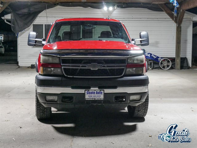 Chevrolet Silverado photo 2