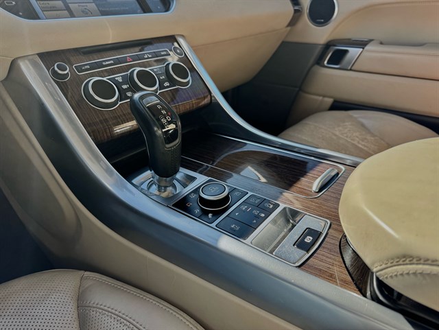 Land Rover Range Rover Sport photo 8