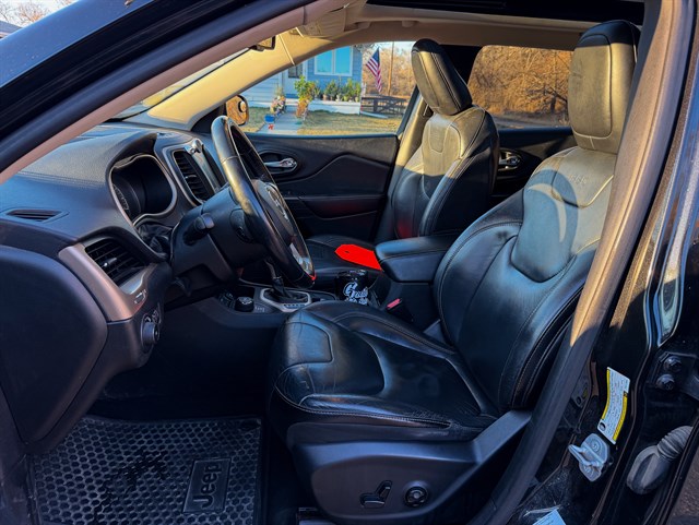Jeep Cherokee photo 13