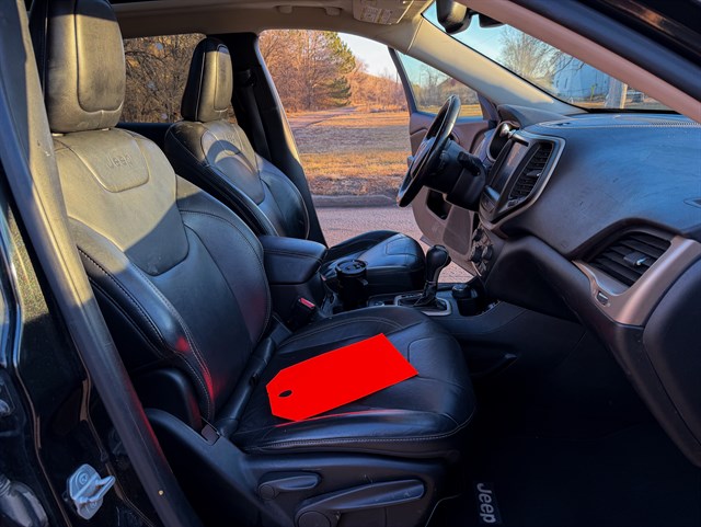 Jeep Cherokee photo 18