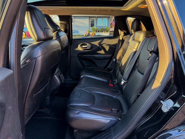 Jeep Cherokee photo 14