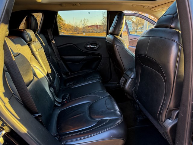 Jeep Cherokee photo 16