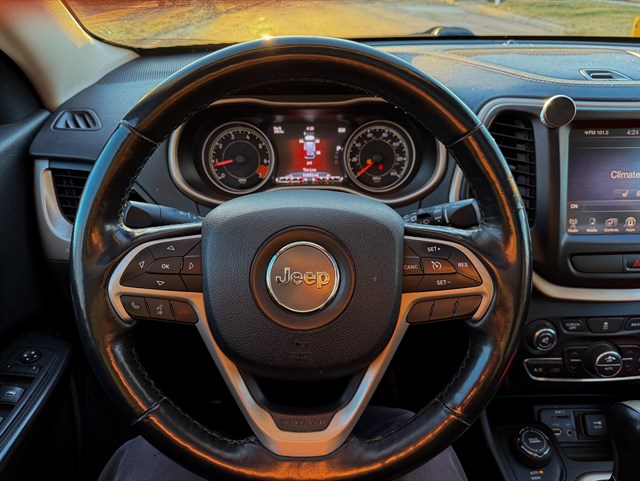 Jeep Cherokee photo 15