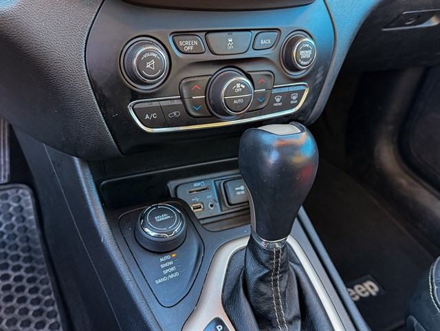 Jeep Cherokee photo 10